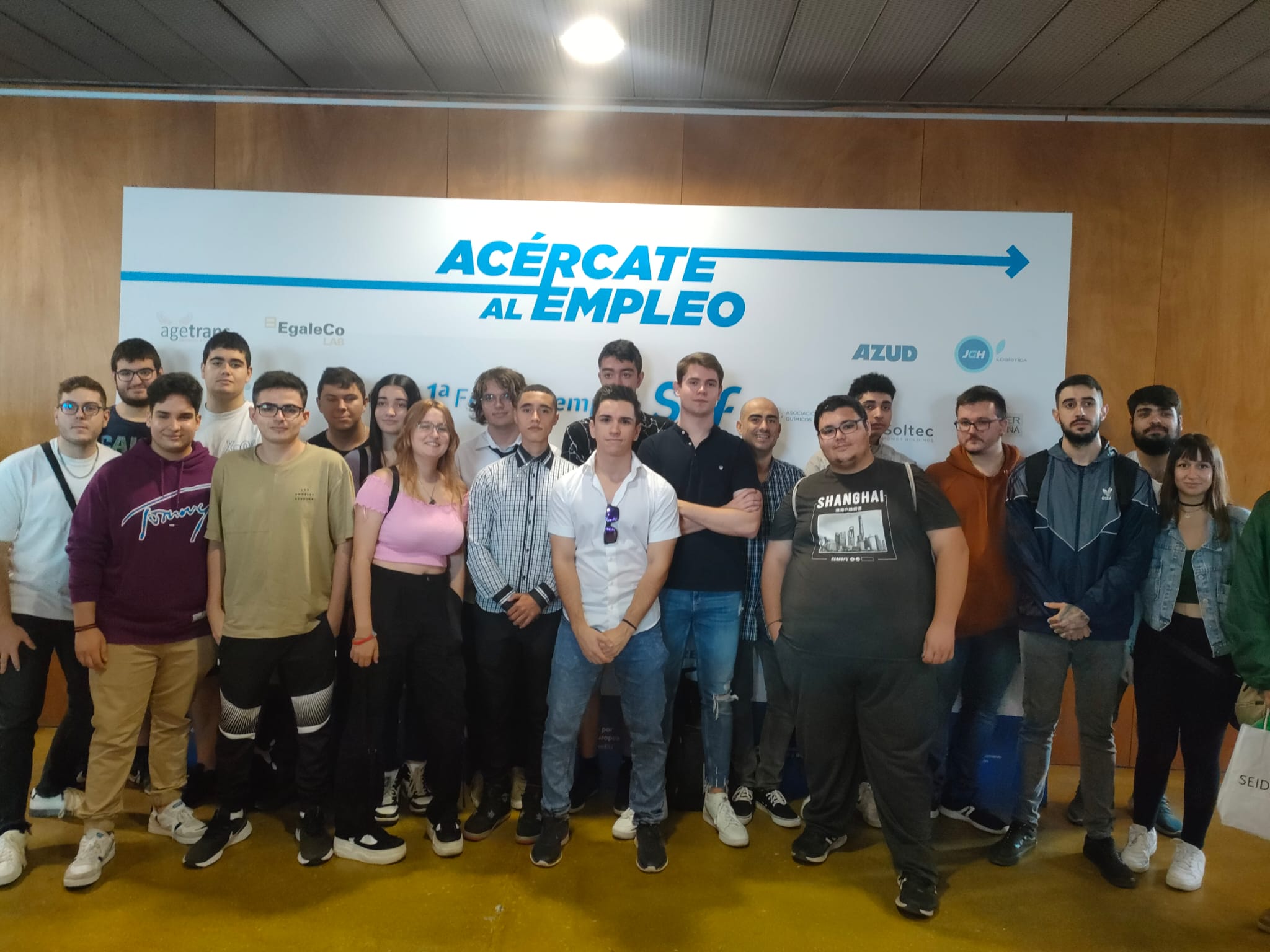 Alumnado del IES Dos Mares en la Feria de Empleo